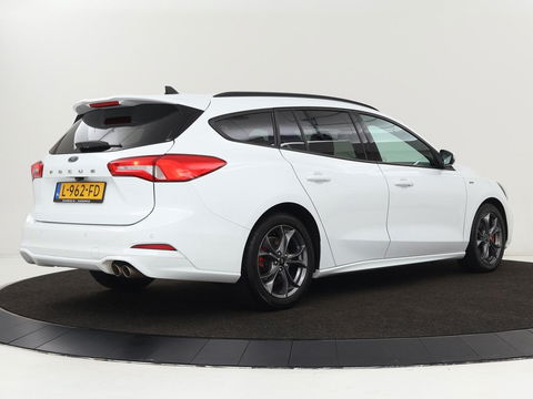 Ford Focus 1.5 EcoBoost ST Line X | Camera | Carplay | Trekhaak | Full LED | Navigatie | Keyless | Digital Cockpit | Climate control | Parkeerhulp | Cruise control