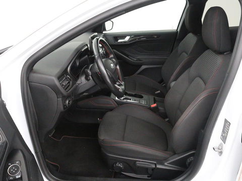 Ford Focus 1.5 EcoBoost ST Line X | Camera | Carplay | Trekhaak | Full LED | Navigatie | Keyless | Digital Cockpit | Climate control | Parkeerhulp | Cruise control
