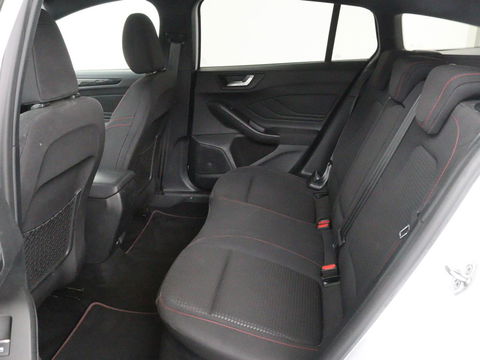 Ford Focus 1.5 EcoBoost ST Line X | Camera | Carplay | Trekhaak | Full LED | Navigatie | Keyless | Digital Cockpit | Climate control | Parkeerhulp | Cruise control