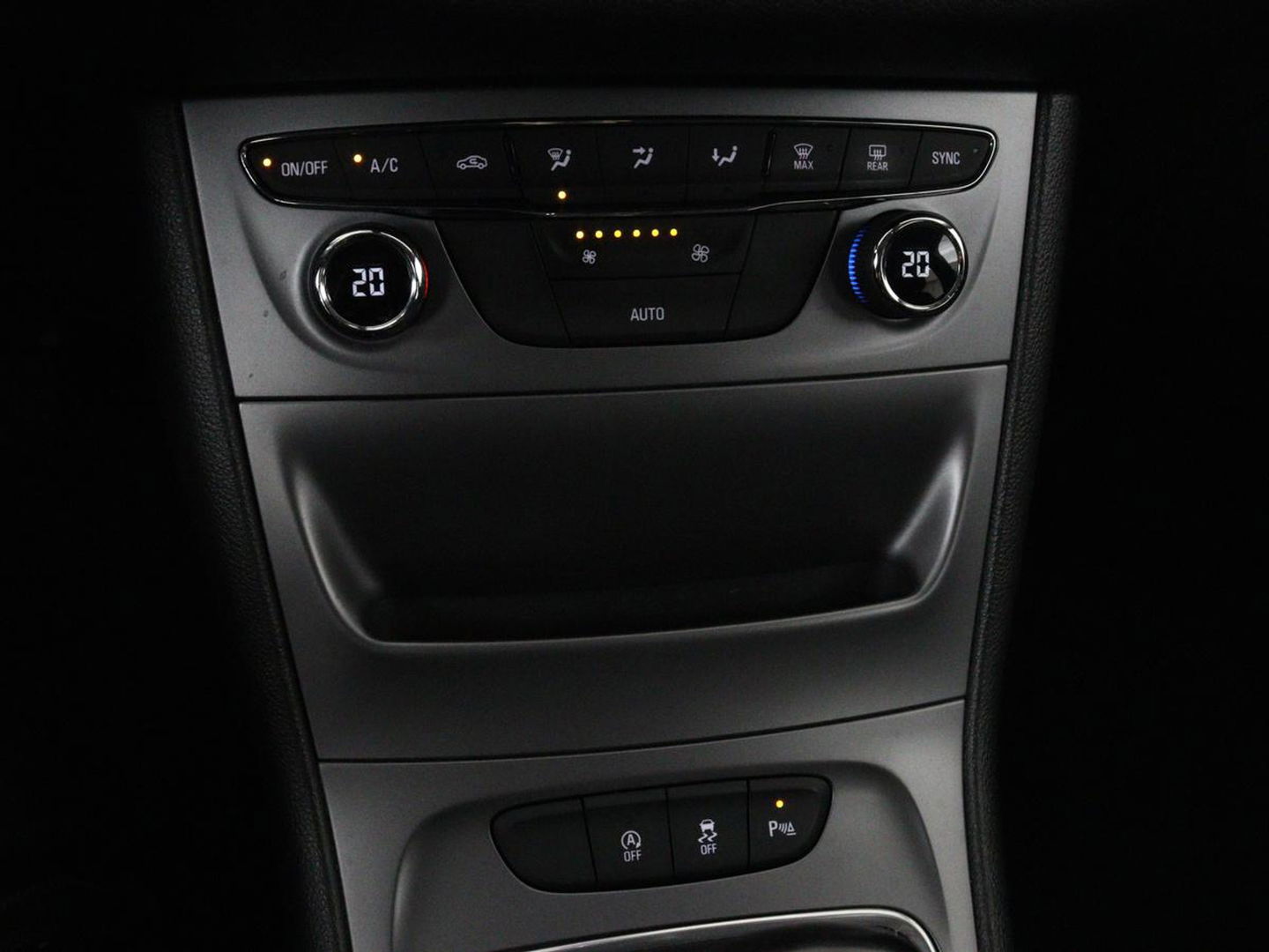 Opel Astra 1.4 Turbo Edition | 150pk | Trekhaak | Carplay | Climate control | Parkeerhulp | Cruise control | Bluetooth