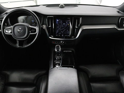 Volvo V60 2.0 T8 Recharge AWD Inscription | Panoramadak | Bowers & Wilkins | Head-Up | Massage | Ventilatie | Trekhaak | 360 Camera | Leder | Carplay | Achterbankverwarming | Navigatie | PHEV