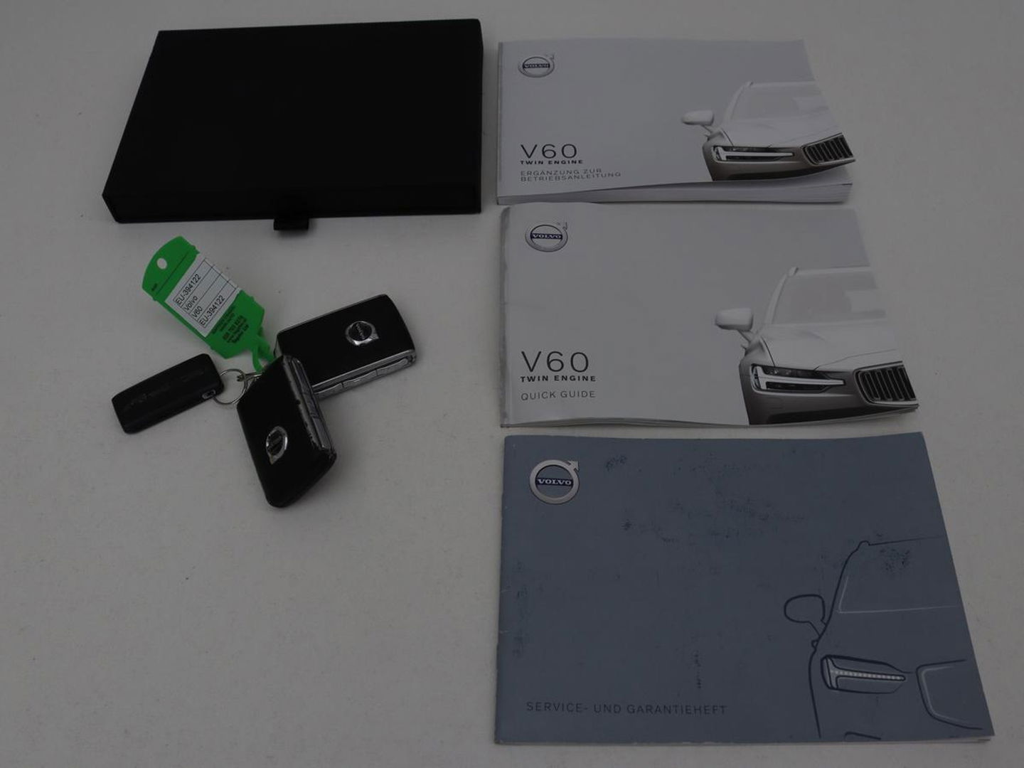Volvo V60 2.0 T8 Recharge AWD Inscription | Panoramadak | Bowers & Wilkins | Head-Up | Massage | Ventilatie | Trekhaak | 360 Camera | Leder | Carplay | Achterbankverwarming | Navigatie | PHEV