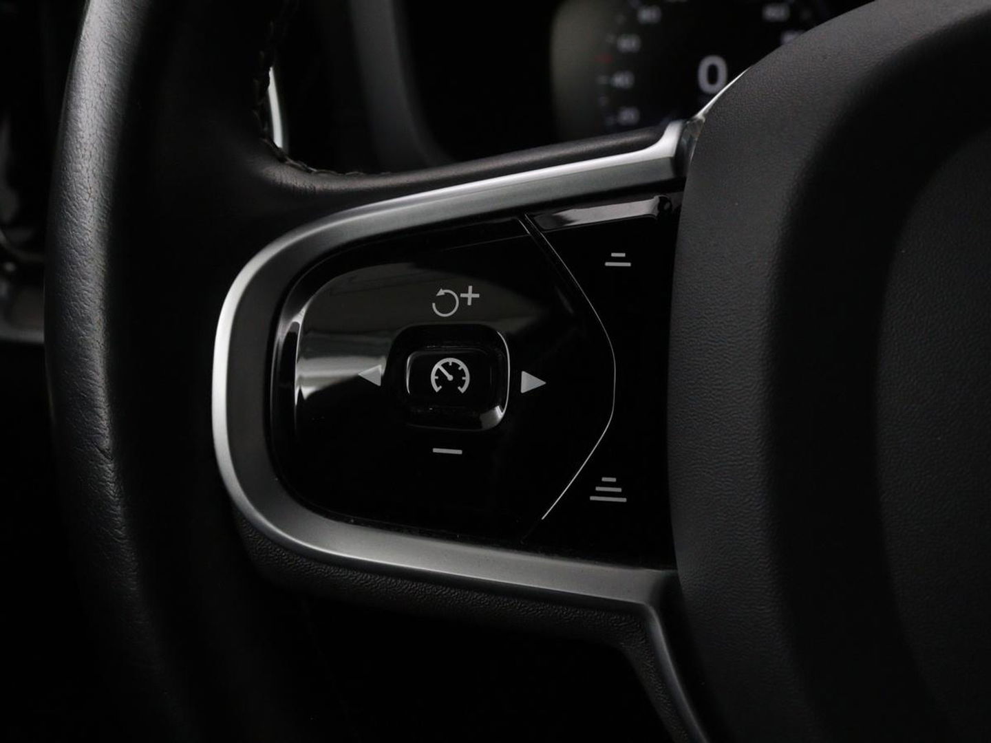 Volvo V60 2.0 T8 Recharge AWD Inscription | Panoramadak | Bowers & Wilkins | Head-Up | Massage | Ventilatie | Trekhaak | 360 Camera | Leder | Carplay | Achterbankverwarming | Navigatie | PHEV