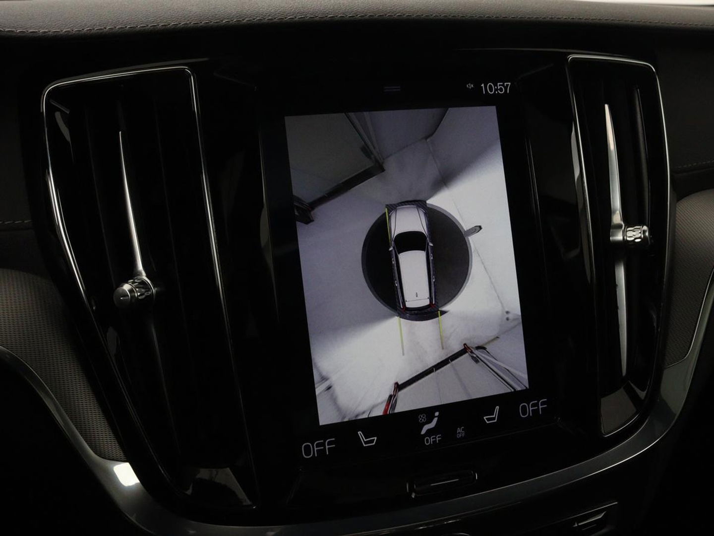 Volvo V60 2.0 T8 Recharge AWD Inscription | Panoramadak | Bowers & Wilkins | Head-Up | Massage | Ventilatie | Trekhaak | 360 Camera | Leder | Carplay | Achterbankverwarming | Navigatie | PHEV