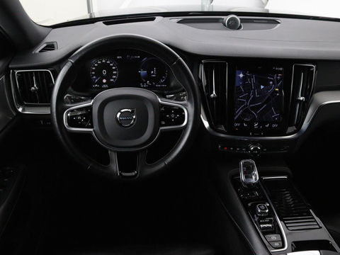 Volvo V60 2.0 T8 Recharge AWD Inscription | Panoramadak | Bowers & Wilkins | Head-Up | Massage | Ventilatie | Trekhaak | 360 Camera | Leder | Carplay | Achterbankverwarming | Navigatie | PHEV
