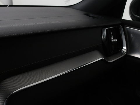 Volvo V60 2.0 T8 Recharge AWD Inscription | Panoramadak | Bowers & Wilkins | Head-Up | Massage | Ventilatie | Trekhaak | 360 Camera | Leder | Carplay | Achterbankverwarming | Navigatie | PHEV