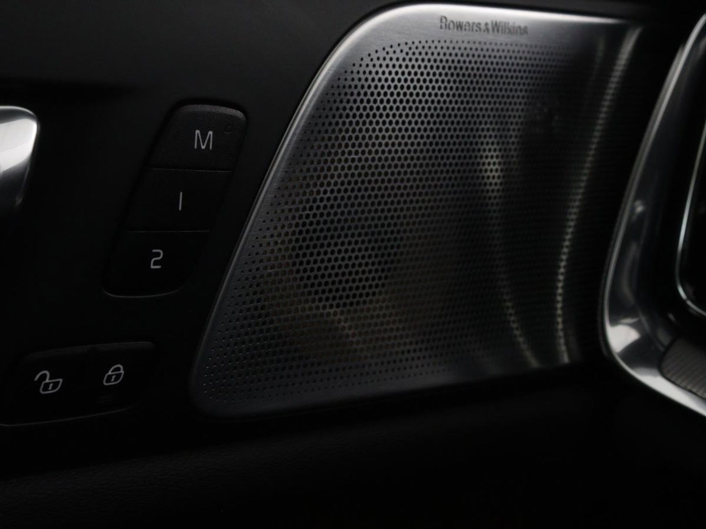 Volvo V60 2.0 T8 Recharge AWD Inscription | Panoramadak | Bowers & Wilkins | Head-Up | Massage | Ventilatie | Trekhaak | 360 Camera | Leder | Carplay | Achterbankverwarming | Navigatie | PHEV