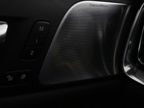 Volvo V60 2.0 T8 Recharge AWD Inscription | Panoramadak | Bowers & Wilkins | Head-Up | Massage | Ventilatie | Trekhaak | 360 Camera | Leder | Carplay | Achterbankverwarming | Navigatie | PHEV