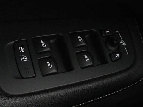 Volvo V60 2.0 T8 Recharge AWD Inscription | Panoramadak | Bowers & Wilkins | Head-Up | Massage | Ventilatie | Trekhaak | 360 Camera | Leder | Carplay | Achterbankverwarming | Navigatie | PHEV