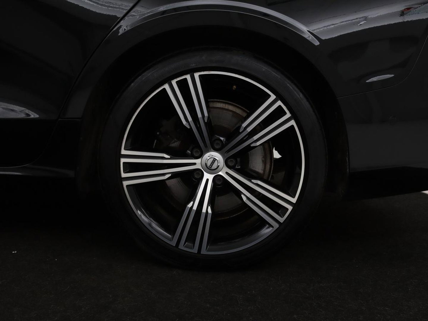 Volvo V60 2.0 T8 Recharge AWD Inscription | Panoramadak | Bowers & Wilkins | Head-Up | Massage | Ventilatie | Trekhaak | 360 Camera | Leder | Carplay | Achterbankverwarming | Navigatie | PHEV