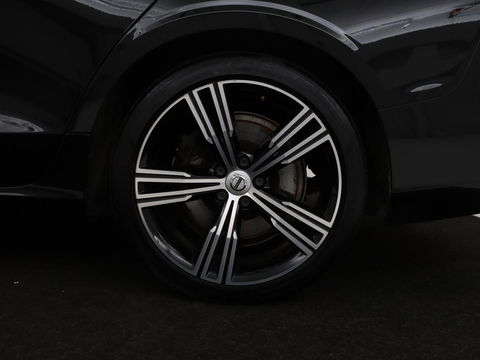 Volvo V60 2.0 T8 Recharge AWD Inscription | Panoramadak | Bowers & Wilkins | Head-Up | Massage | Ventilatie | Trekhaak | 360 Camera | Leder | Carplay | Achterbankverwarming | Navigatie | PHEV