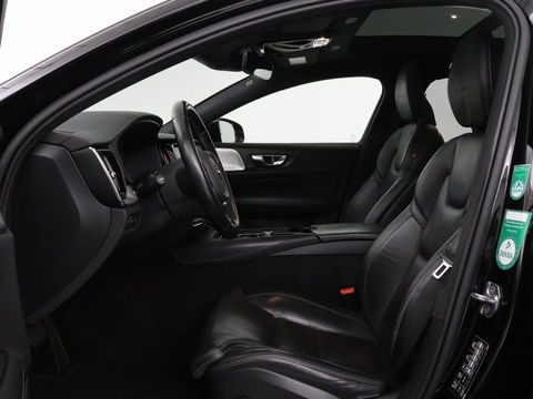 Volvo V60 2.0 T8 Recharge AWD Inscription | Panoramadak | Bowers & Wilkins | Head-Up | Massage | Ventilatie | Trekhaak | 360 Camera | Leder | Carplay | Achterbankverwarming | Navigatie | PHEV