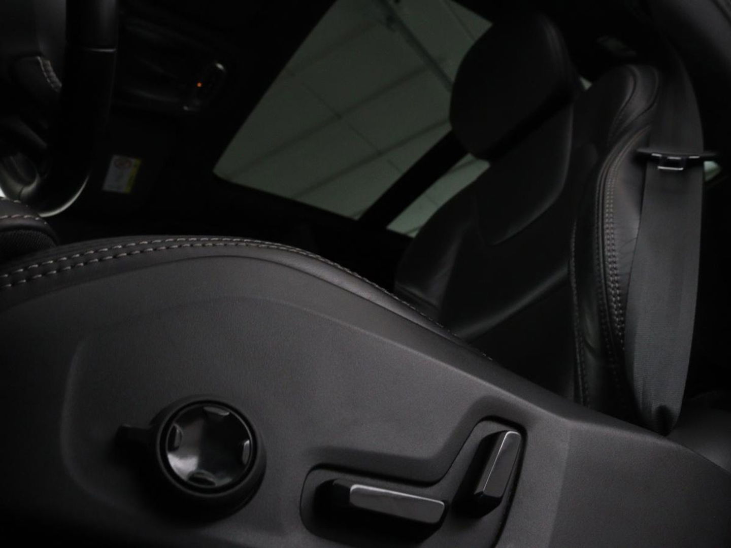 Volvo V60 2.0 T8 Recharge AWD Inscription | Panoramadak | Bowers & Wilkins | Head-Up | Massage | Ventilatie | Trekhaak | 360 Camera | Leder | Carplay | Achterbankverwarming | Navigatie | PHEV