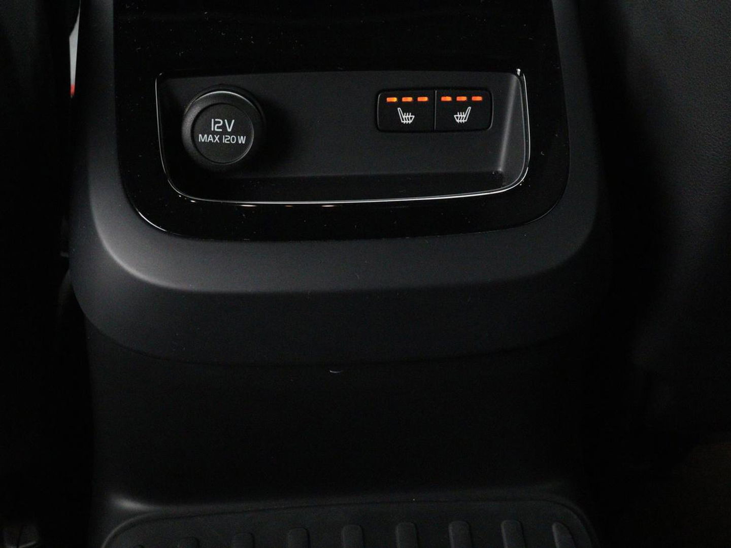 Volvo V60 2.0 T8 Recharge AWD Inscription | Panoramadak | Bowers & Wilkins | Head-Up | Massage | Ventilatie | Trekhaak | 360 Camera | Leder | Carplay | Achterbankverwarming | Navigatie | PHEV