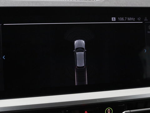 BMW 3-serie 330e Sport Line | Stoelverwarming | Half leder | Carplay | Sportstoelen | Live Cockpit | Sfeerverlichting | Navigatie | Full LED