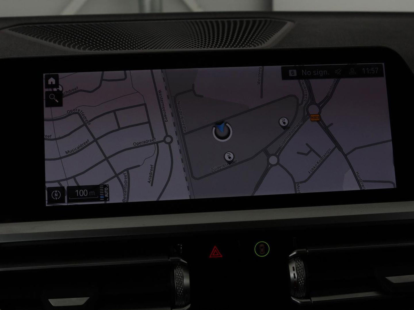 BMW 3-serie 330e Sport Line | Stoelverwarming | Half leder | Carplay | Sportstoelen | Live Cockpit | Sfeerverlichting | Navigatie | Full LED