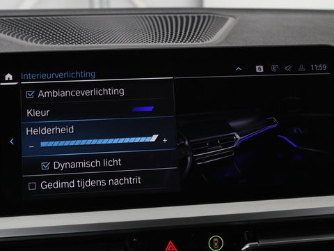 BMW 3-serie 330e Sport Line | Stoelverwarming | Half leder | Carplay | Sportstoelen | Live Cockpit | Sfeerverlichting | Navigatie | Full LED