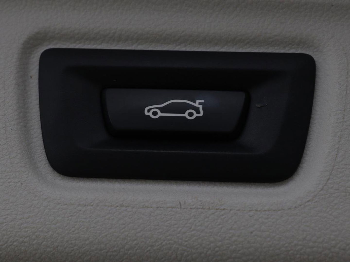 BMW 3-serie 330e Sport Line | Stoelverwarming | Half leder | Carplay | Sportstoelen | Live Cockpit | Sfeerverlichting | Navigatie | Full LED