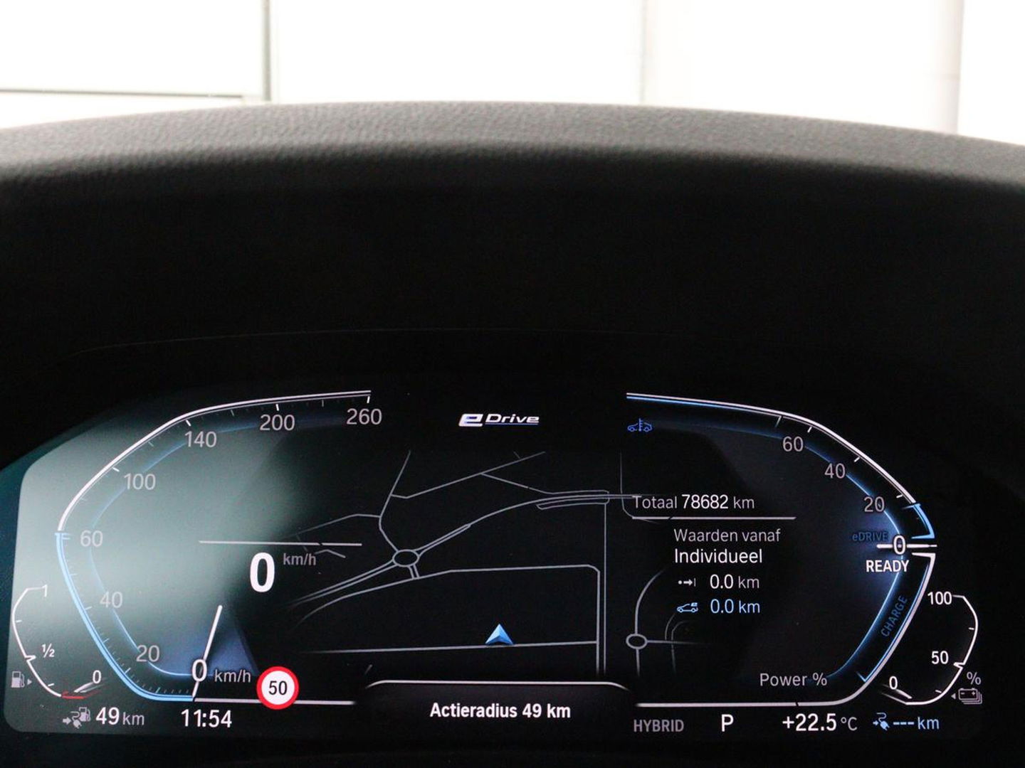 BMW 3-serie 330e Sport Line | Stoelverwarming | Half leder | Carplay | Sportstoelen | Live Cockpit | Sfeerverlichting | Navigatie | Full LED