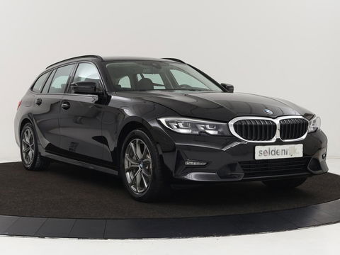 BMW 3-serie 330e Sport Line | Stoelverwarming | Half leder | Carplay | Sportstoelen | Live Cockpit | Sfeerverlichting | Navigatie | Full LED