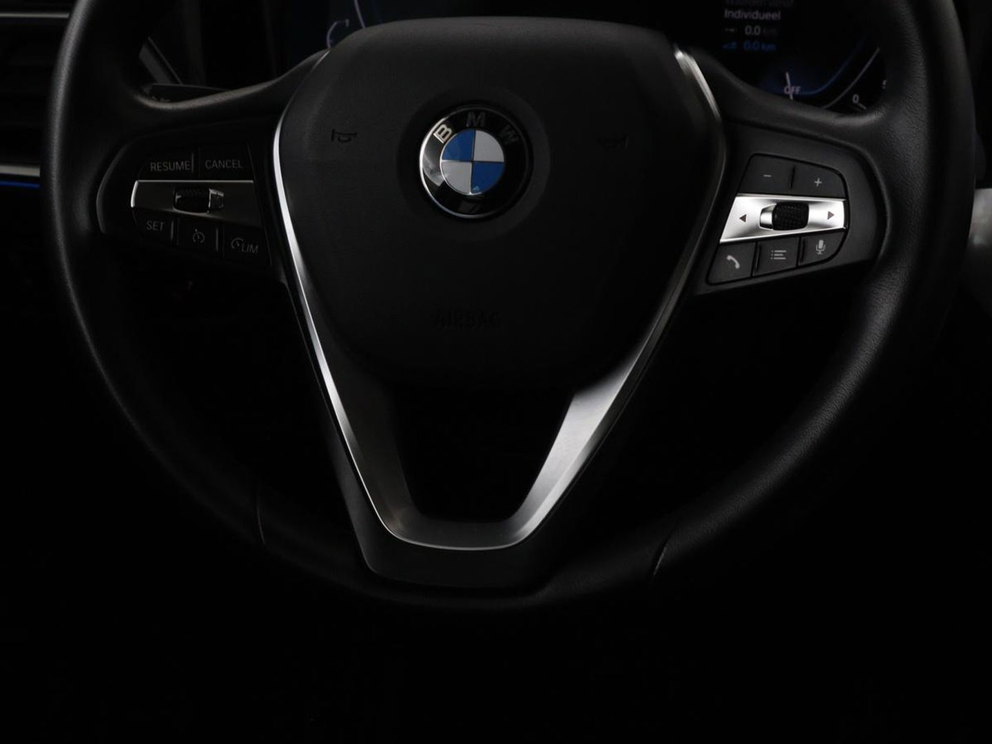 BMW 3-serie 330e Sport Line | Stoelverwarming | Half leder | Carplay | Sportstoelen | Live Cockpit | Sfeerverlichting | Navigatie | Full LED