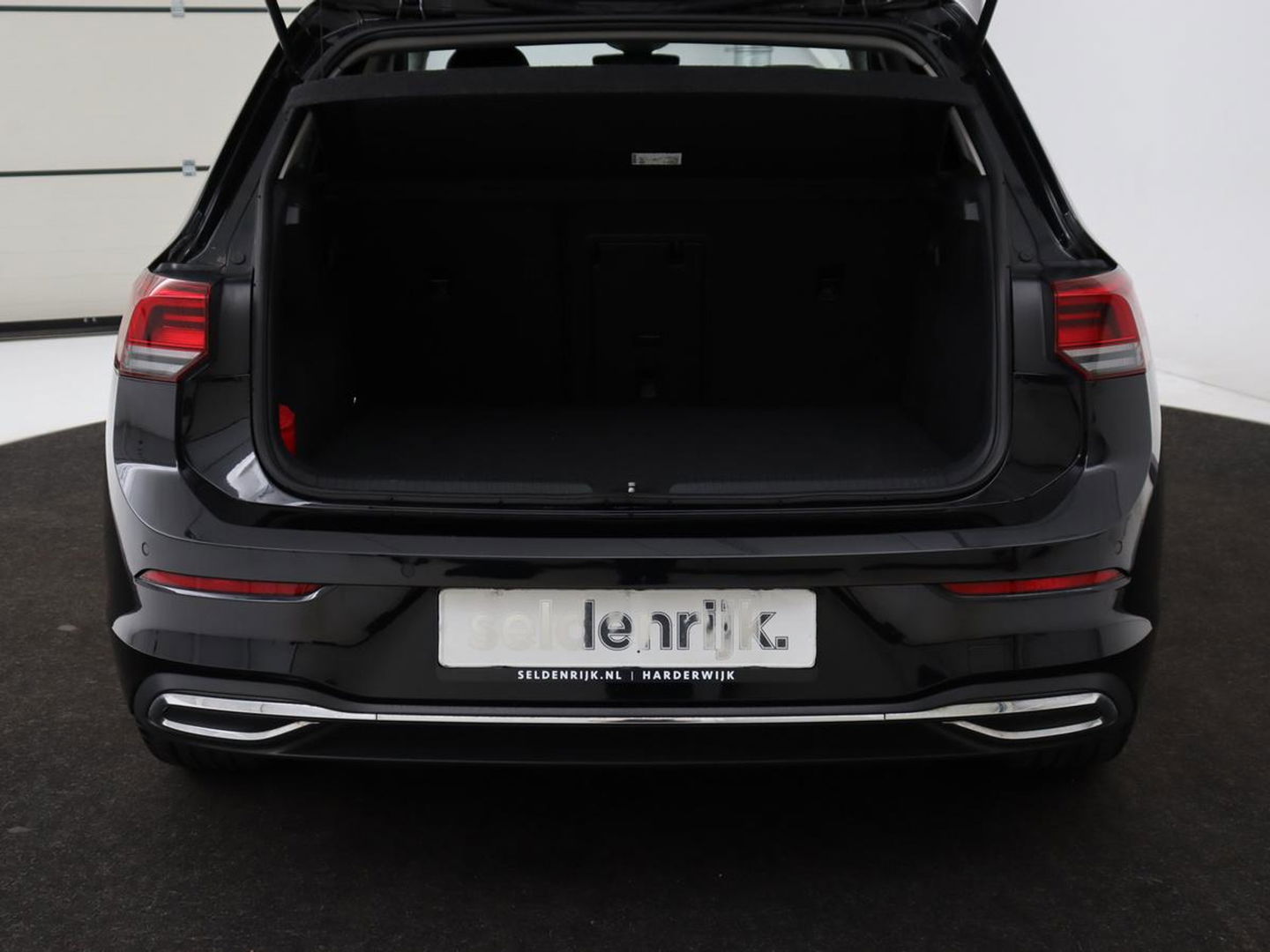Volkswagen Golf 1.4 eHybrid Style | Stoelverwarming | Carplay | Sfeerverlichting | Navigatie | Full LED | Standkachel | Massage | Adaptive cruise | Memory