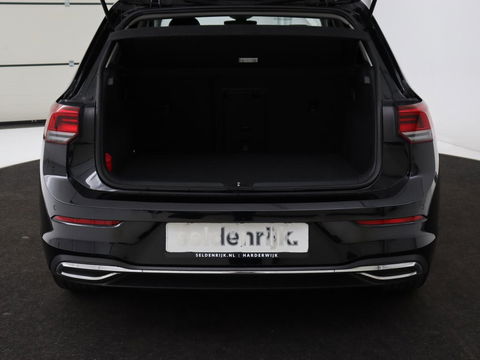 Volkswagen Golf 1.4 eHybrid Style | Stoelverwarming | Carplay | Sfeerverlichting | Navigatie | Full LED | Standkachel | Massage | Adaptive cruise | Memory