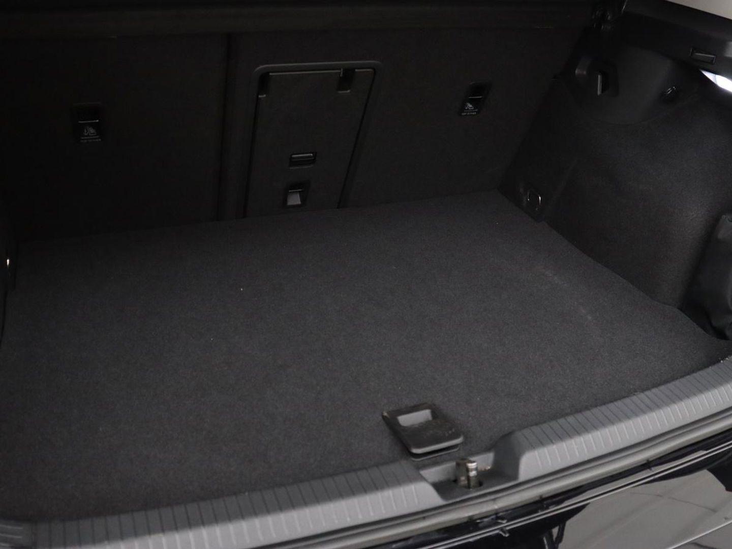 Volkswagen Golf 1.4 eHybrid Style | Stoelverwarming | Carplay | Sfeerverlichting | Navigatie | Full LED | Standkachel | Massage | Adaptive cruise | Memory