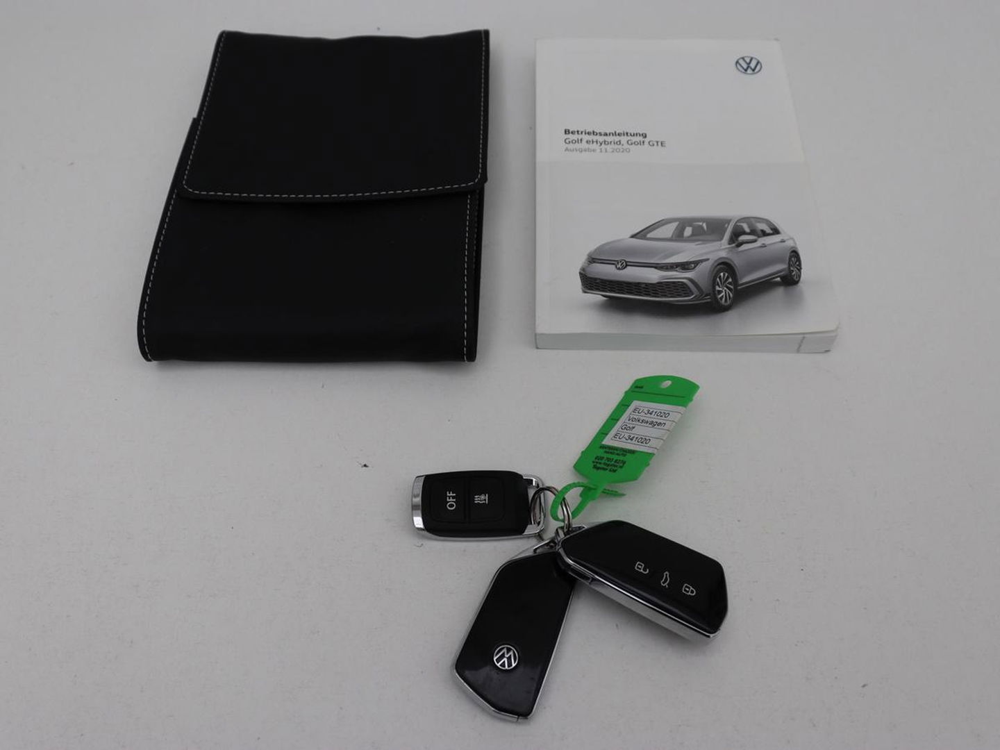Volkswagen Golf 1.4 eHybrid Style | Stoelverwarming | Carplay | Sfeerverlichting | Navigatie | Full LED | Standkachel | Massage | Adaptive cruise | Memory