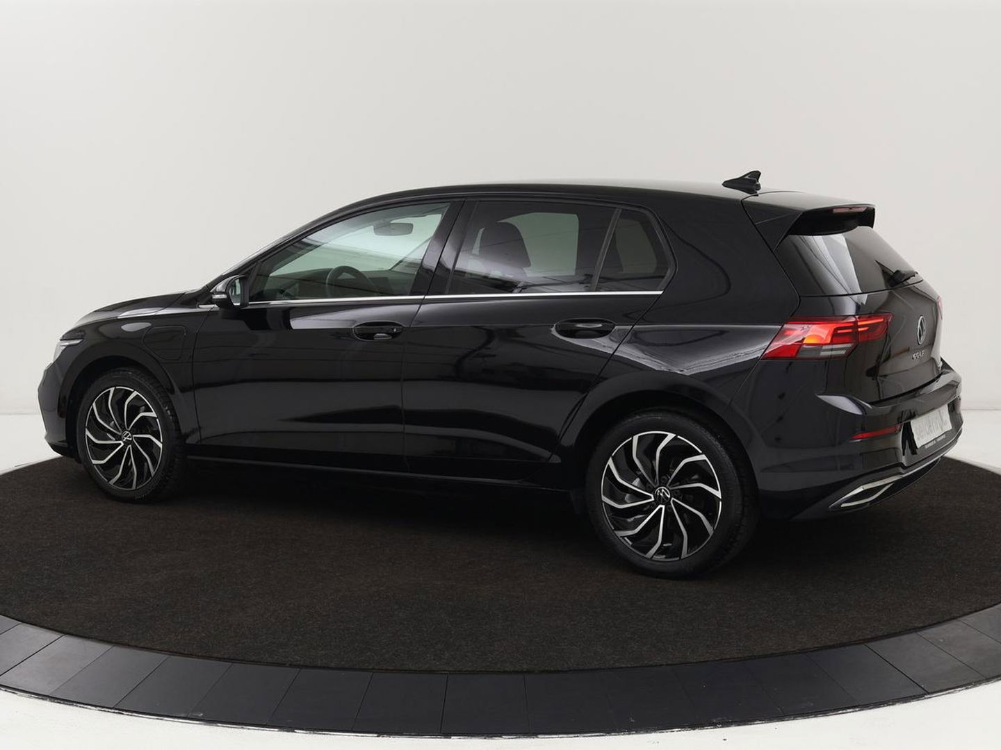 Volkswagen Golf 1.4 eHybrid Style | Stoelverwarming | Carplay | Sfeerverlichting | Navigatie | Full LED | Standkachel | Massage | Adaptive cruise | Memory