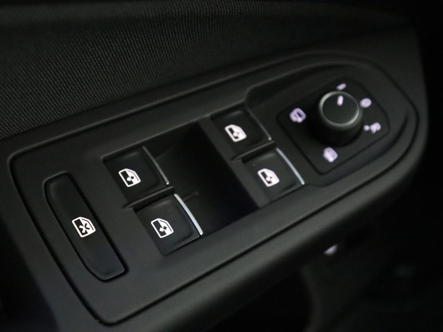 Volkswagen Golf 1.4 eHybrid Style | Stoelverwarming | Carplay | Sfeerverlichting | Navigatie | Full LED | Standkachel | Massage | Adaptive cruise | Memory