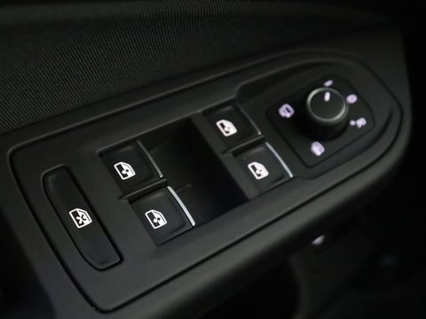 Volkswagen Golf 1.4 eHybrid Style | Stoelverwarming | Carplay | Sfeerverlichting | Navigatie | Full LED | Standkachel | Massage | Adaptive cruise | Memory