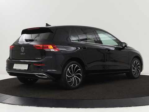 Volkswagen Golf 1.4 eHybrid Style | Stoelverwarming | Carplay | Sfeerverlichting | Navigatie | Full LED | Standkachel | Massage | Adaptive cruise | Memory
