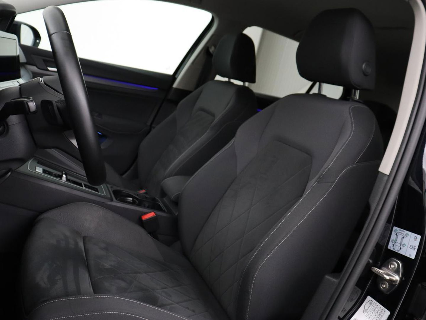 Volkswagen Golf 1.4 eHybrid Style | Stoelverwarming | Carplay | Sfeerverlichting | Navigatie | Full LED | Standkachel | Massage | Adaptive cruise | Memory
