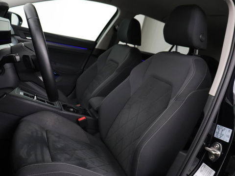 Volkswagen Golf 1.4 eHybrid Style | Stoelverwarming | Carplay | Sfeerverlichting | Navigatie | Full LED | Standkachel | Massage | Adaptive cruise | Memory