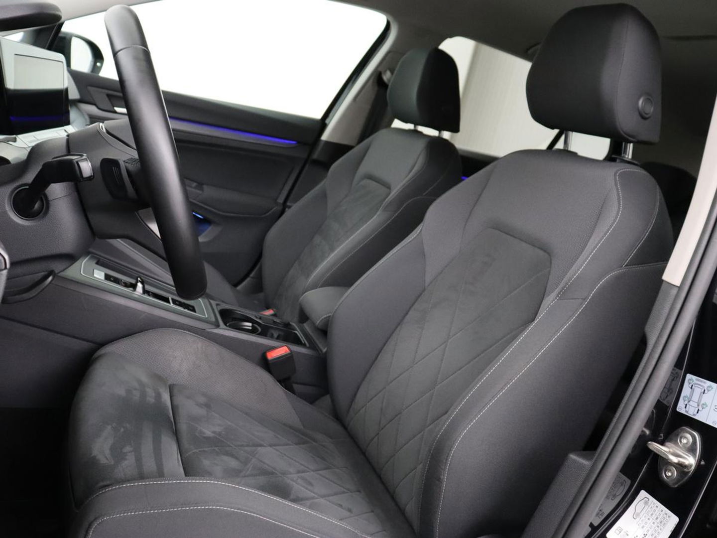 Volkswagen Golf 1.4 eHybrid Style | Stoelverwarming | Carplay | Sfeerverlichting | Navigatie | Full LED | Standkachel | Massage | Adaptive cruise | Memory