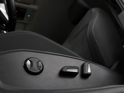 Volkswagen Golf 1.4 eHybrid Style | Stoelverwarming | Carplay | Sfeerverlichting | Navigatie | Full LED | Standkachel | Massage | Adaptive cruise | Memory