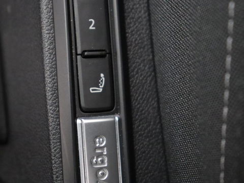 Volkswagen Golf 1.4 eHybrid Style | Stoelverwarming | Carplay | Sfeerverlichting | Navigatie | Full LED | Standkachel | Massage | Adaptive cruise | Memory