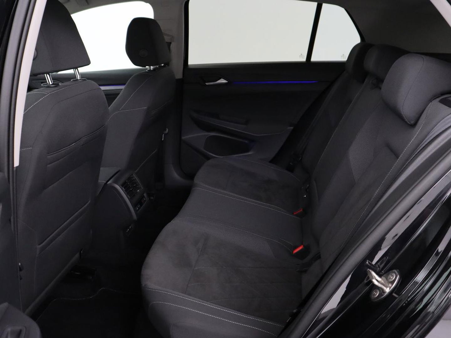 Volkswagen Golf 1.4 eHybrid Style | Stoelverwarming | Carplay | Sfeerverlichting | Navigatie | Full LED | Standkachel | Massage | Adaptive cruise | Memory
