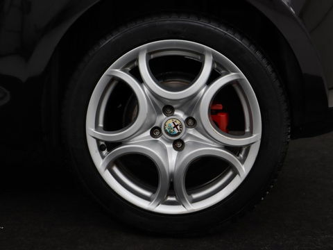 Alfa Romeo MiTo 0.9 TwinAir | Leder | Navigatie | Climate control | Cruise control | Parkeerhulp | Bluetooth