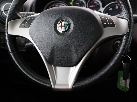 Alfa Romeo MiTo 0.9 TwinAir | Leder | Navigatie | Climate control | Cruise control | Parkeerhulp | Bluetooth