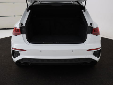 Audi A3 45 TFSIe S edition Competition | Matrix LED | Sportstoelen | Carplay | Navigatie | Half leder | Audi Sound | Climate control | Parkeerhulp | Cruise control