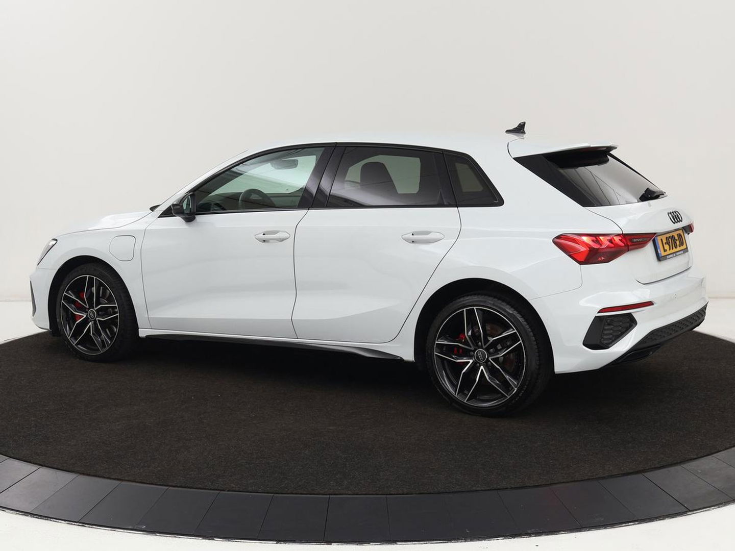 Audi A3 45 TFSIe S edition Competition | Matrix LED | Sportstoelen | Carplay | Navigatie | Half leder | Audi Sound | Climate control | Parkeerhulp | Cruise control