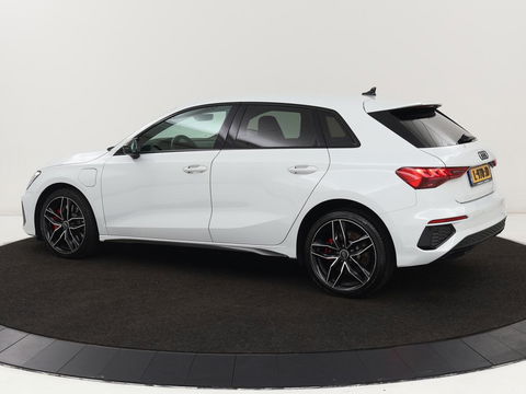 Audi A3 45 TFSIe S edition Competition | Matrix LED | Sportstoelen | Carplay | Navigatie | Half leder | Audi Sound | Climate control | Parkeerhulp | Cruise control