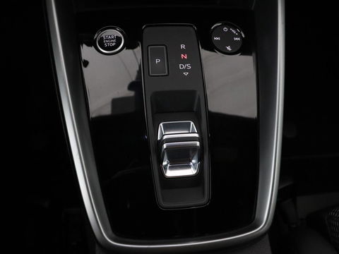 Audi A3 45 TFSIe S edition Competition | Matrix LED | Sportstoelen | Carplay | Navigatie | Half leder | Audi Sound | Climate control | Parkeerhulp | Cruise control