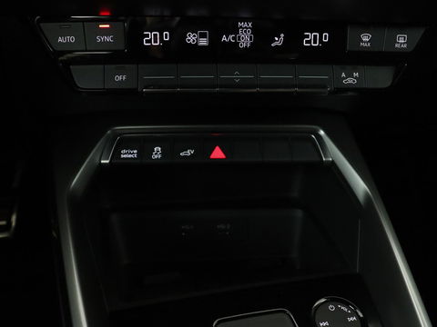 Audi A3 45 TFSIe S edition Competition | Matrix LED | Sportstoelen | Carplay | Navigatie | Half leder | Audi Sound | Climate control | Parkeerhulp | Cruise control