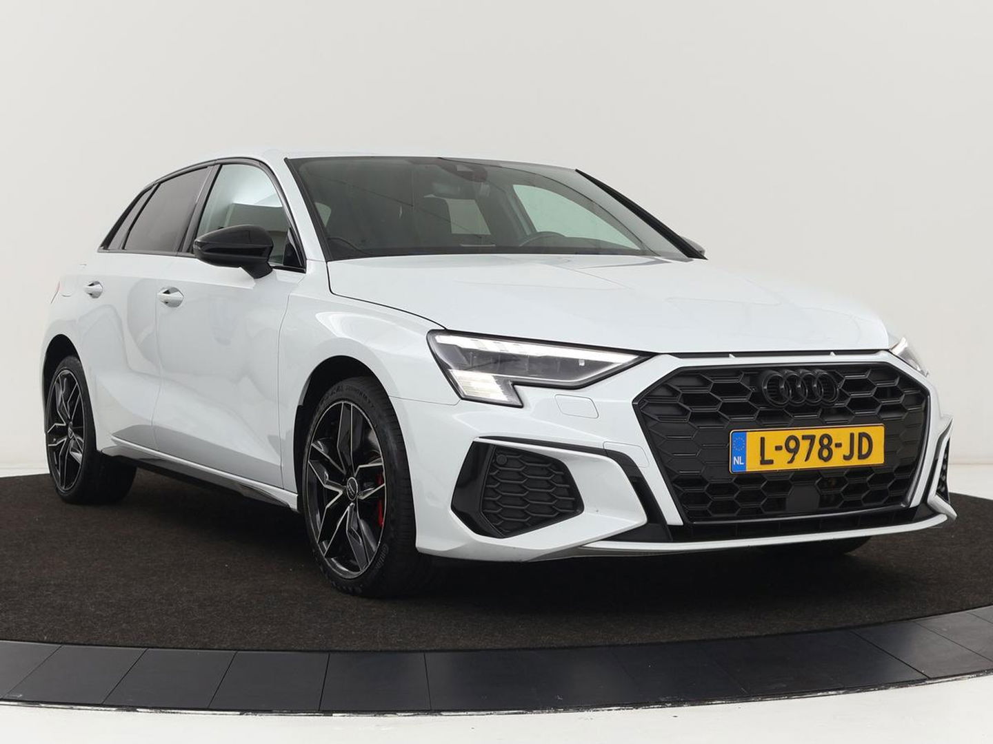 Audi A3 45 TFSIe S edition Competition | Matrix LED | Sportstoelen | Carplay | Navigatie | Half leder | Audi Sound | Climate control | Parkeerhulp | Cruise control