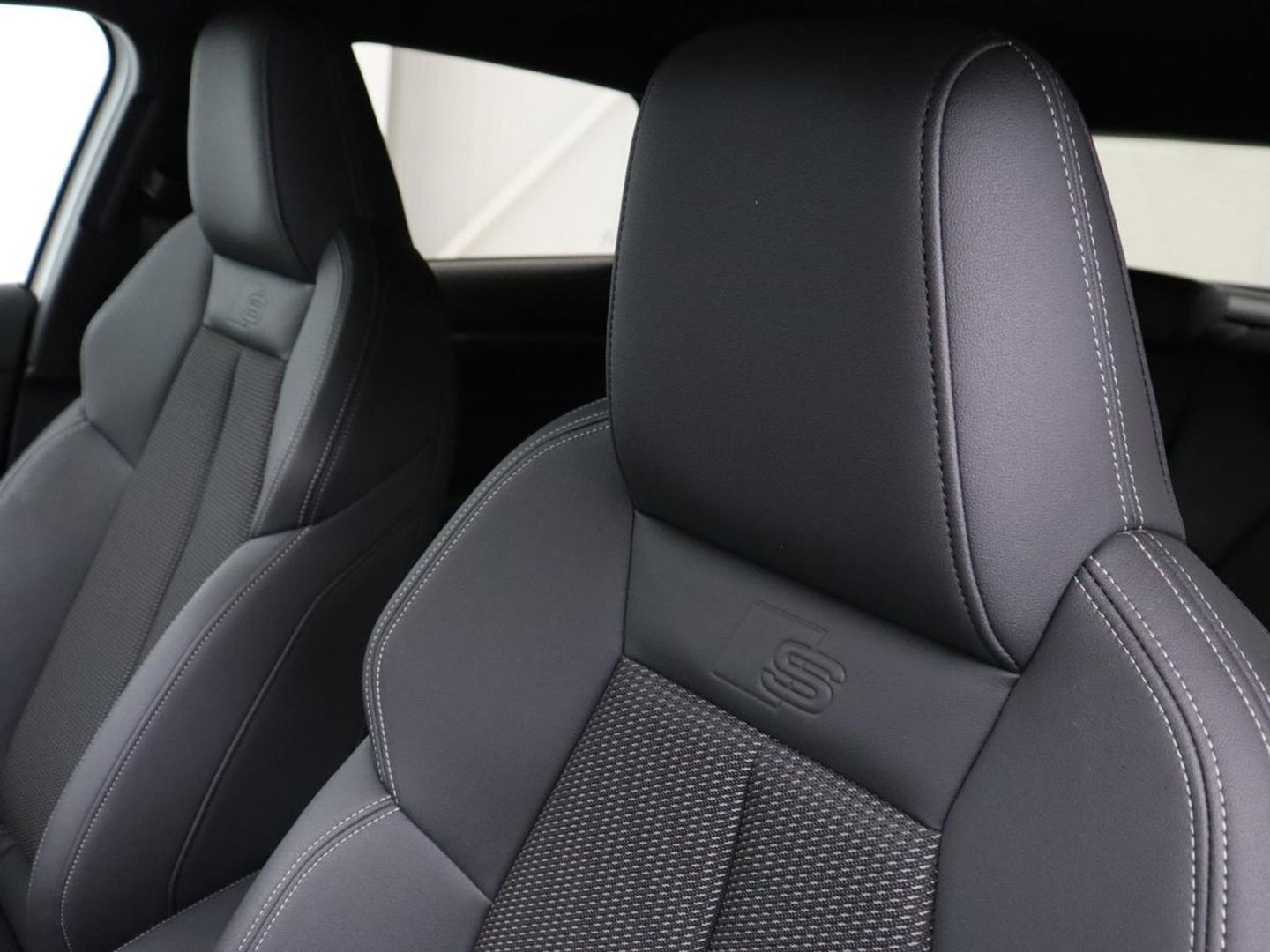 Audi A3 45 TFSIe S edition Competition | Matrix LED | Sportstoelen | Carplay | Navigatie | Half leder | Audi Sound | Climate control | Parkeerhulp | Cruise control