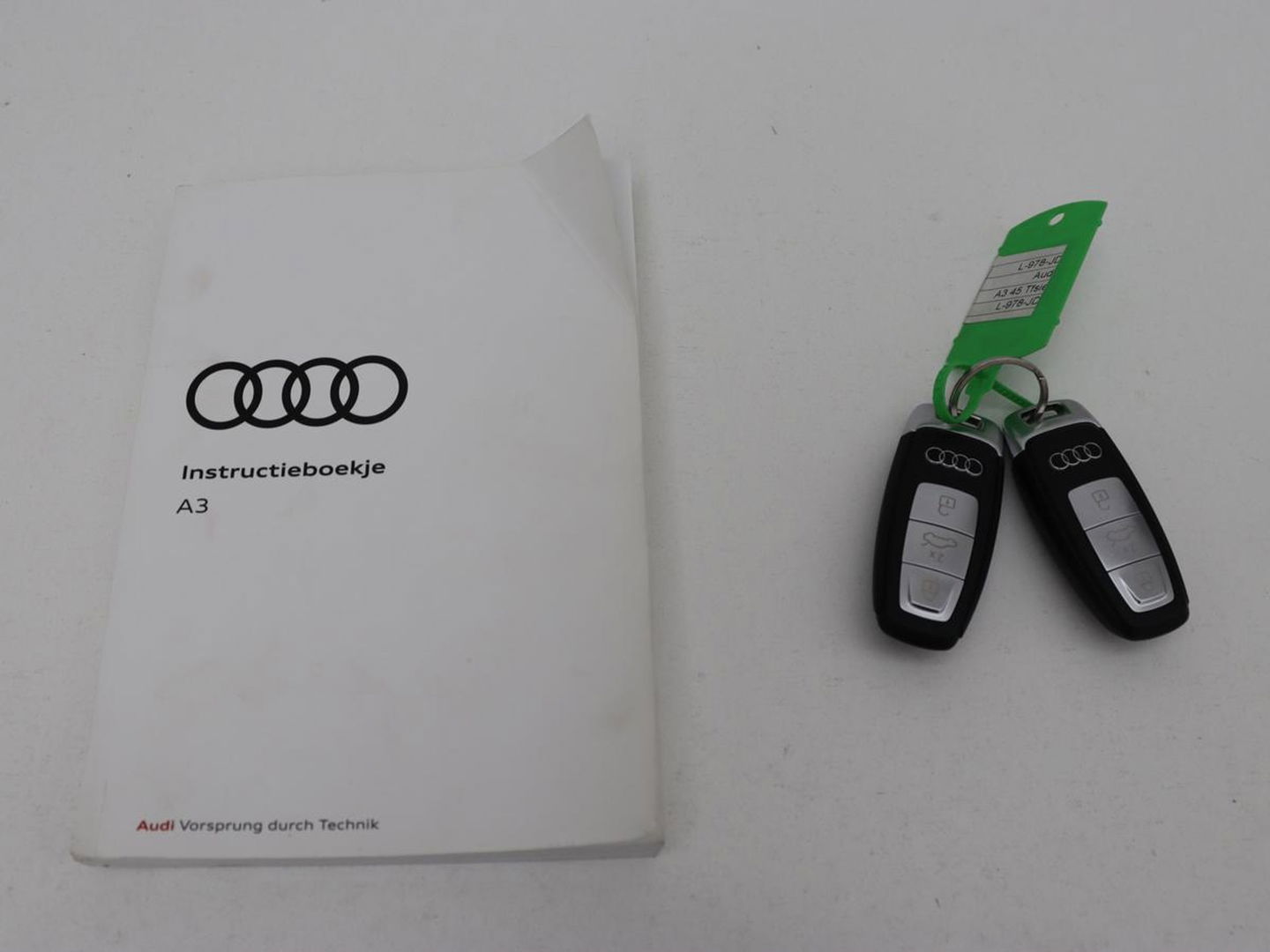 Audi A3 45 TFSIe S edition Competition | Matrix LED | Sportstoelen | Carplay | Navigatie | Half leder | Audi Sound | Climate control | Parkeerhulp | Cruise control
