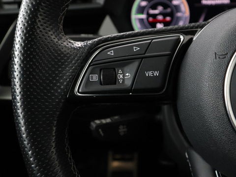 Audi A3 45 TFSIe S edition Competition | Matrix LED | Sportstoelen | Carplay | Navigatie | Half leder | Audi Sound | Climate control | Parkeerhulp | Cruise control